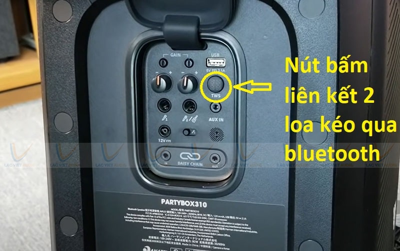 Ấn giữ chế độ bluetooth hoặc ấn những nút chức năng để kết nối 2 loa kéo với nhau qua bluetooth