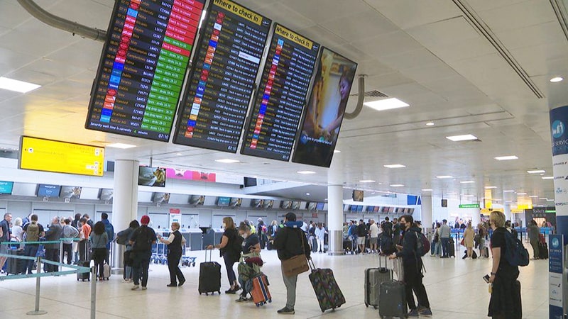 Hệ thống âm thanh thông báo sân bay giúp cho hành khách nhận được các thông báo về chuyến bay kịp thời
