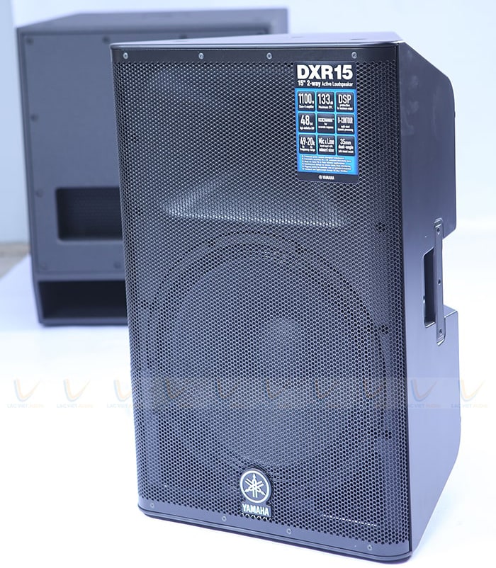 Loa Yamaha DXR 15 hiện đại tích hợp mạch công suất và bộ xử lý tín hiệu âm thanh