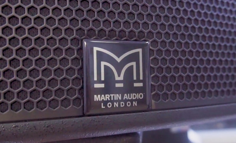 Logo Martin rất lớn và đẹp mặt ngay phía trước mặt loa