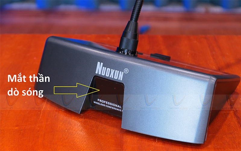 Mắt thần để dò tín hiệu nằm ở phía mặt sau micro cổ ngỗng Nuoxun NX930