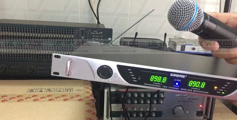 Đầu micro SHURE U930 kết nối với nhiều thiết bị âm thanh như mixer, vang số, amply...