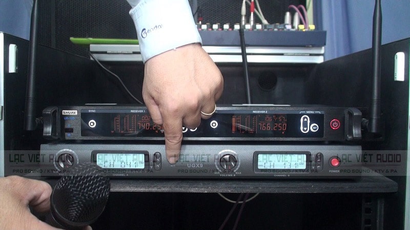 Kết hợp micro SHURE UGX9 với vang số để chỉnh âm hay nhất